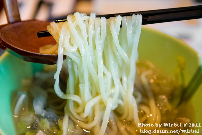 은은한 향의 참숯 불고기 비빔밥이 있는 프레쉬 아시안 비스트로