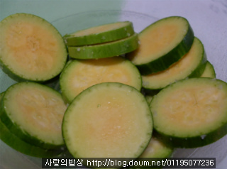 박물관뜨락,계절의여왕 강림하다! 숙녀의 화려한도시락 >_