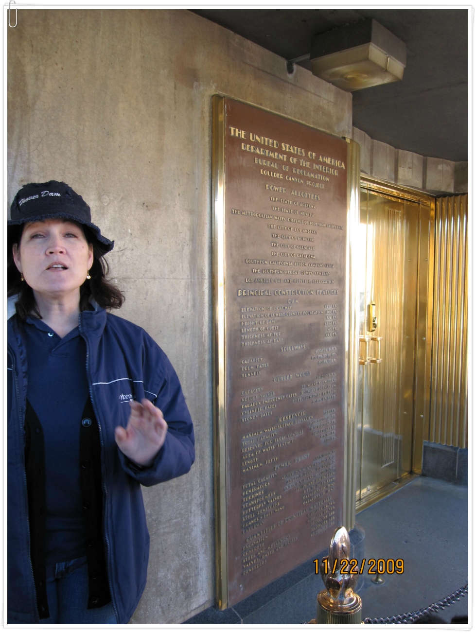 바이패스가 완공된 후버 댐(Hoover Dam)과 레이크 미드(Lake Mead)