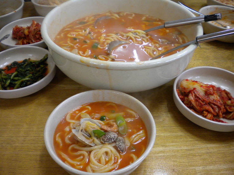 얼큰칼국수 이미지