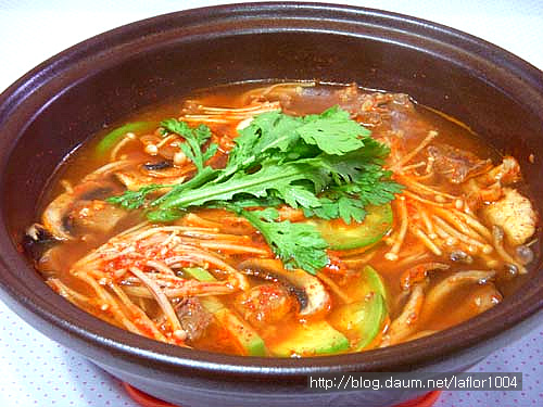 맛도 좋고 영양넘치는 소고기버섯찌개!!~~