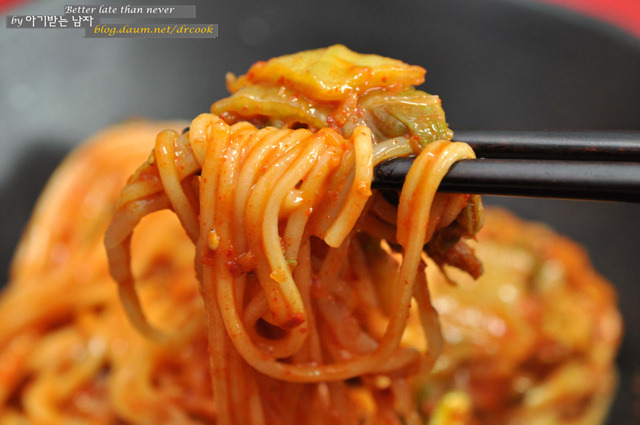 라면은 싫고,,,뭔가 특별하다? 김치비빔국수