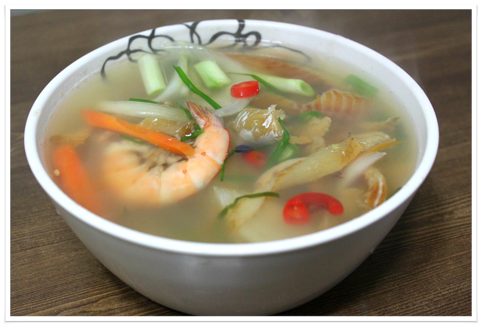 전주의 인심을 느낄 수 있는~떡볶이에 달인 옴시롱감시롱이모네집~까망국수 - 전북/전주 지역 추천맛집 까망국수 후기