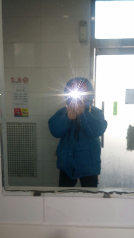 "靑山과 蒼空"은 "뫼닮"에게 말합니다.