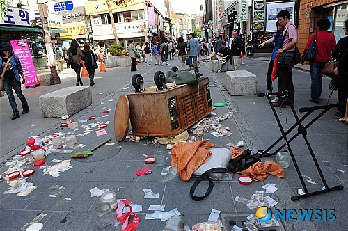 어둠과 사귀다 / 양현주