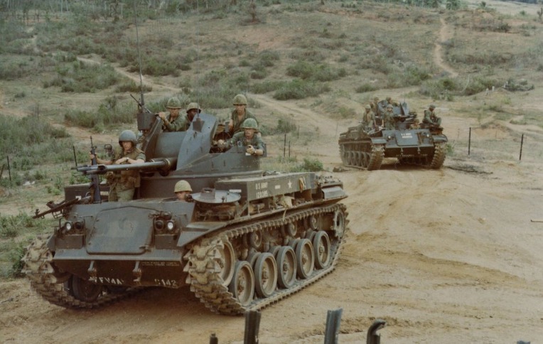 미군의 베트콩 킬러 무기였던 M42 더스터 대공 자주포- US Viet Cong Killer Weapon M42 Duster A.A Self propelled Gun 
